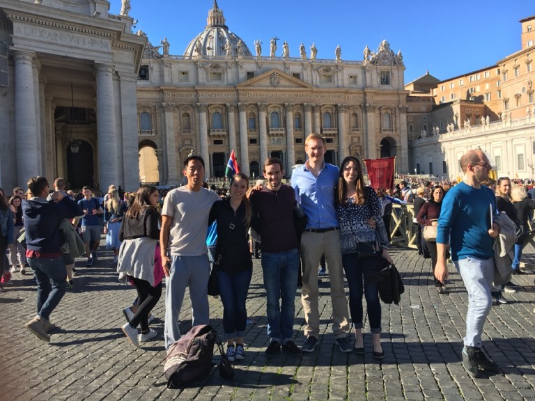 1.1477810592.happy-crew