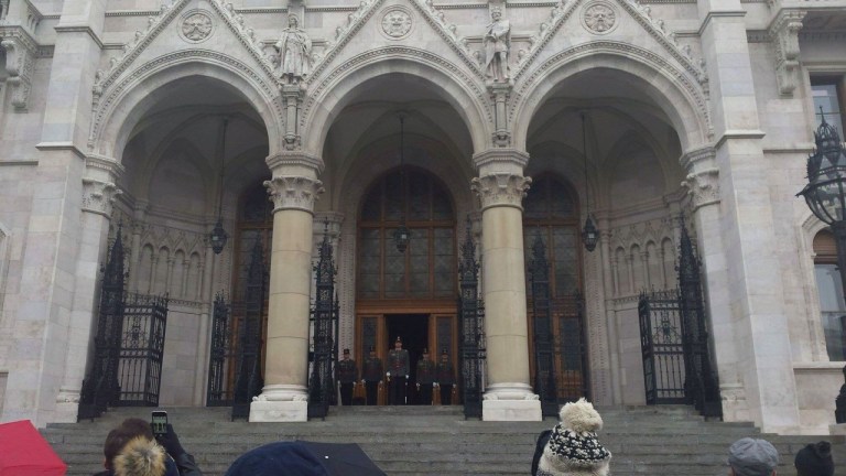 1.1478947618.guards-laughter